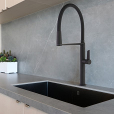 Смеситель для кухни с магнитным держателем и гибким изливом KITCHEN MAGNET 388801MCNM чёрный